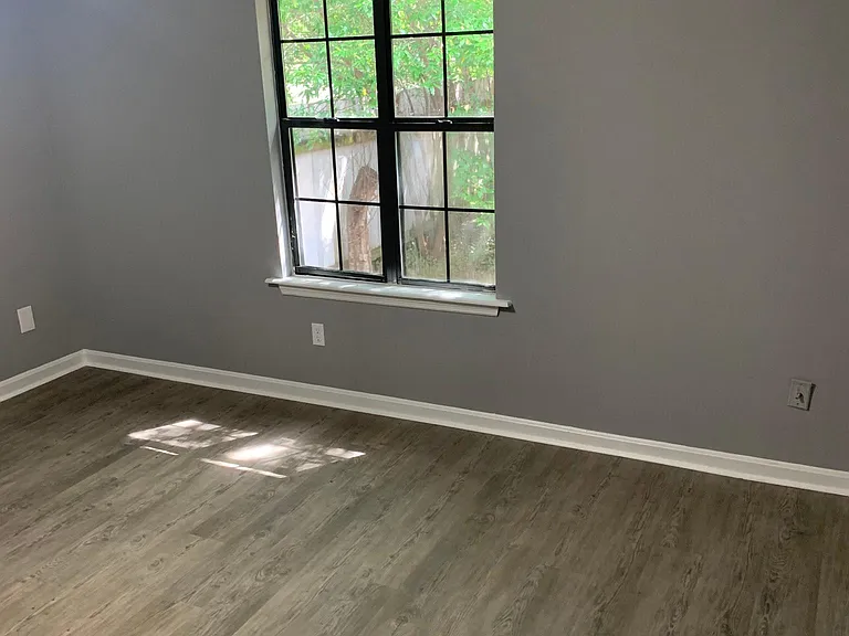 636 Maplewood Dr — Photo 14