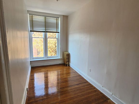 3rd image of 156 1st St APT 5