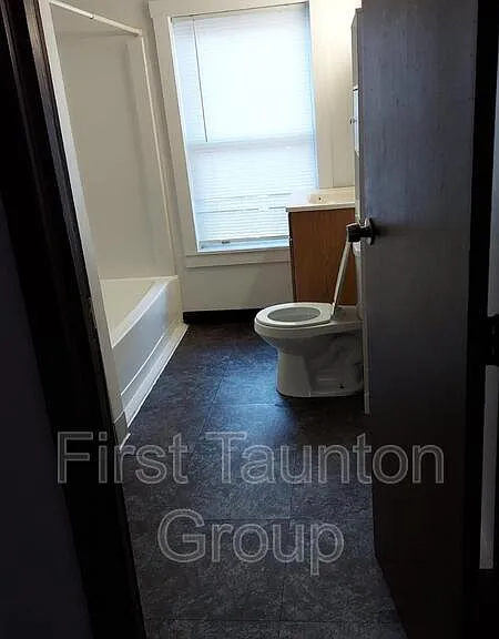 2 Union St #5 — Photo 10