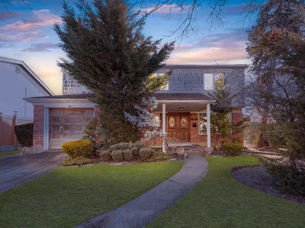 333 Mayfair Drive North image 4 of 34