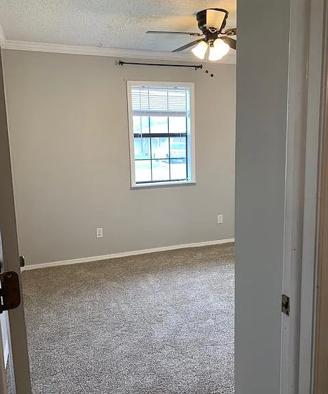 904 SE G St — Photo 13