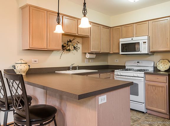 3rd image of 275 Capitol Dr Unit C