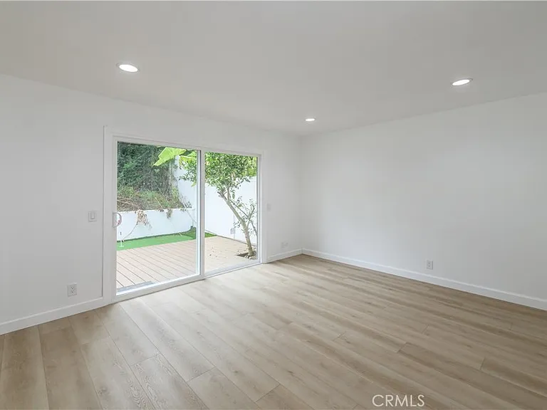 5016 Paseo De Vega — Photo 14