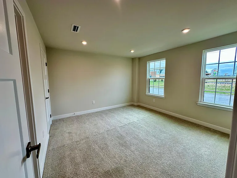 325 E Cochran St — Photo 7