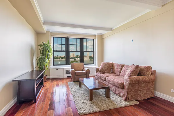 Sold by Ellen Elliot, LREB | media 3