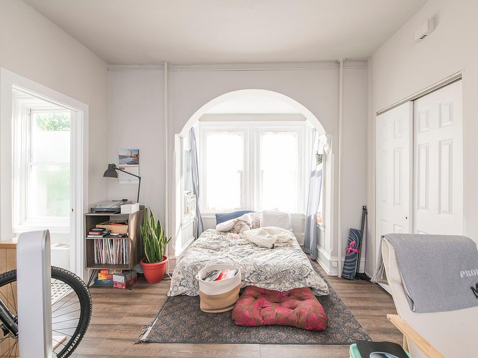 1st image of 401 Lyceum Ave #2R