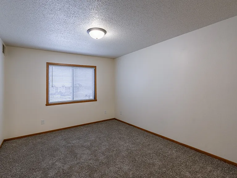 Fargo, ND Willow Park Apartments | Bedroom
