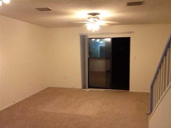 5th image of 9 Poulton Dr NW #D