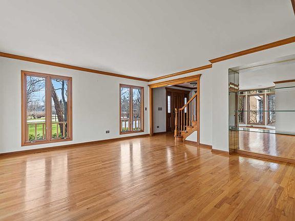 3rd image of 29W470 Forestview Dr