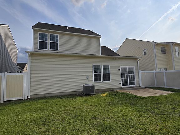 3rd image of 1024 Jade Ln