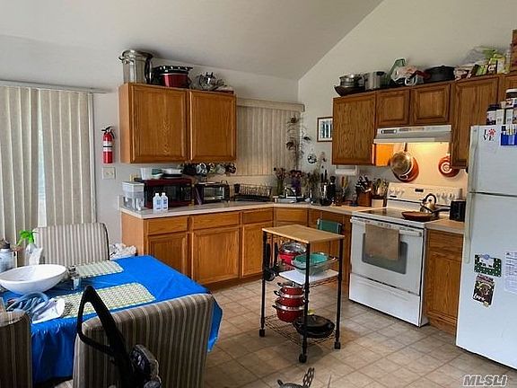 4th image of 77 Margaret Dr