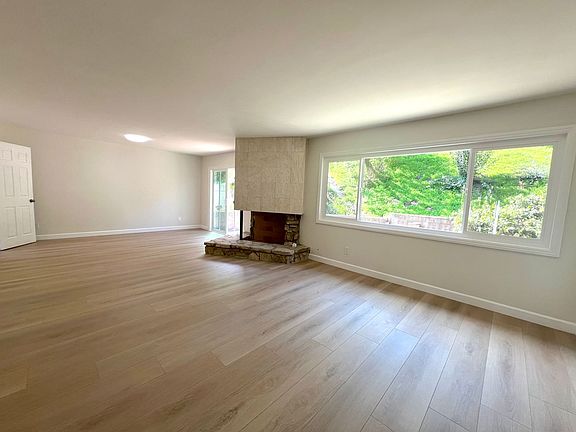 4th image of 1722 Sunny Heights Dr