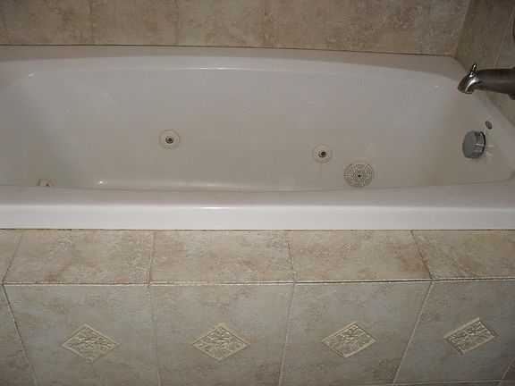 5th image of 621 Quebec Pl NW