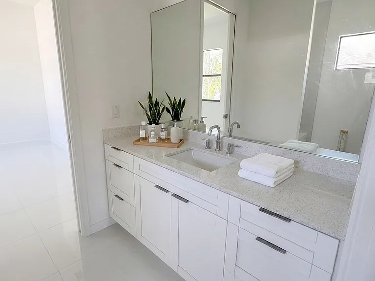 4012 NW 22nd Ter — Photo 13