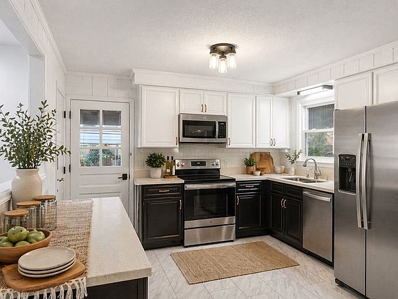 4th image of 158 Lexington Dr
