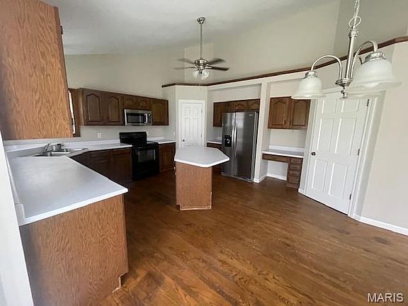 5th image of 327 Wildberry Ln