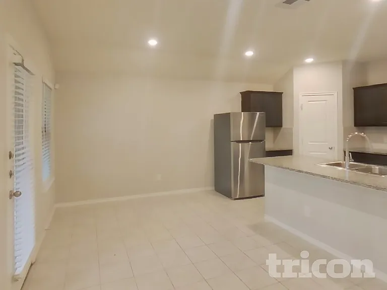 112 Woodland St — Photo 4