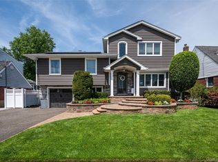 420 Philadelphia Ave, Massapequa Park, NY 11762