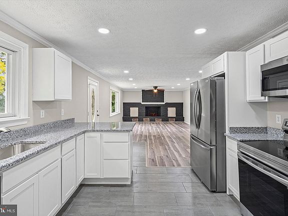 2nd image of 408 Cherry Hill Rd