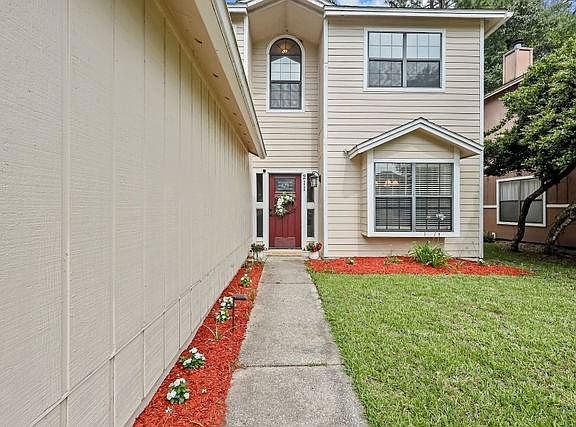 2nd image of 211 Millers Trace Dr