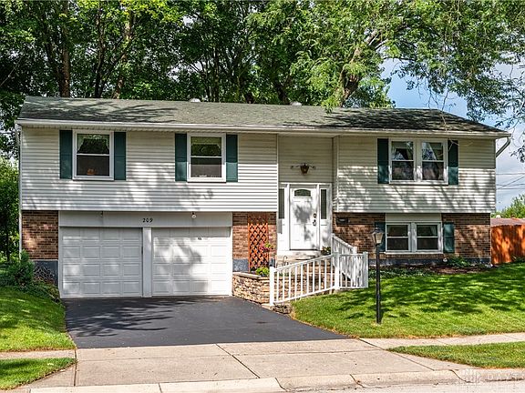 3rd image of 209 Brookwood Dr