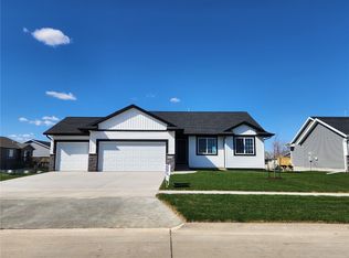6132 Glenwood Dr, Marion, IA 52302