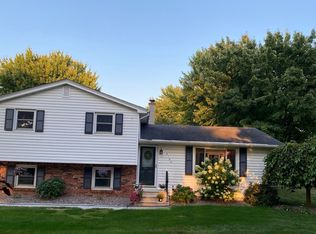5104 Carriage Ln, Lockport, NY 14094