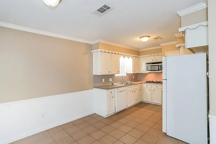4313 Lariat Dr — Photo 12