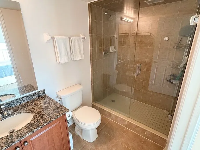 60 Fairfax Cres #425 — Photo 7