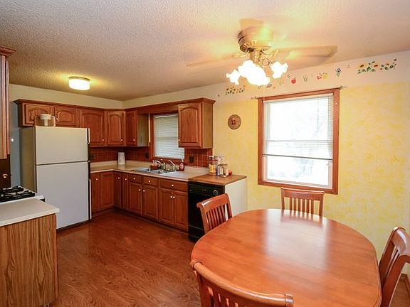 4th image of 225 S Dubuque St