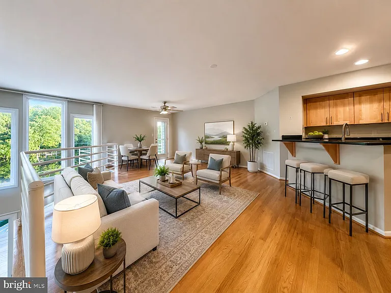 1975 Lakeport Way — Photo 4