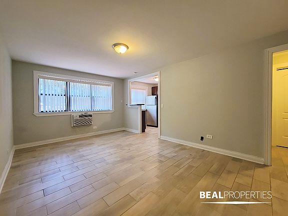 3rd image of 510 W Briar Pl #510101