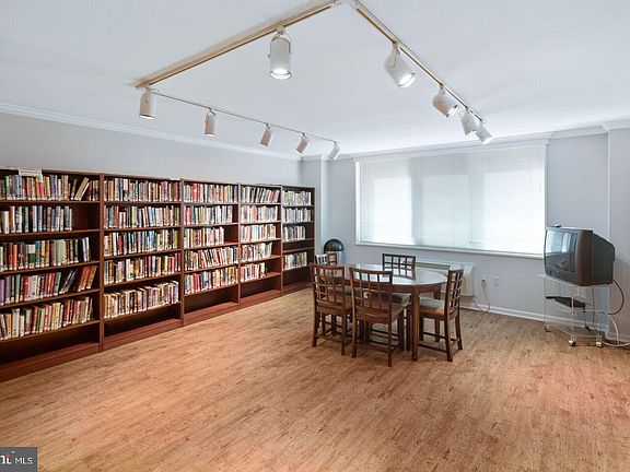 4th image of 1901 John F Kennedy Blvd #909-10