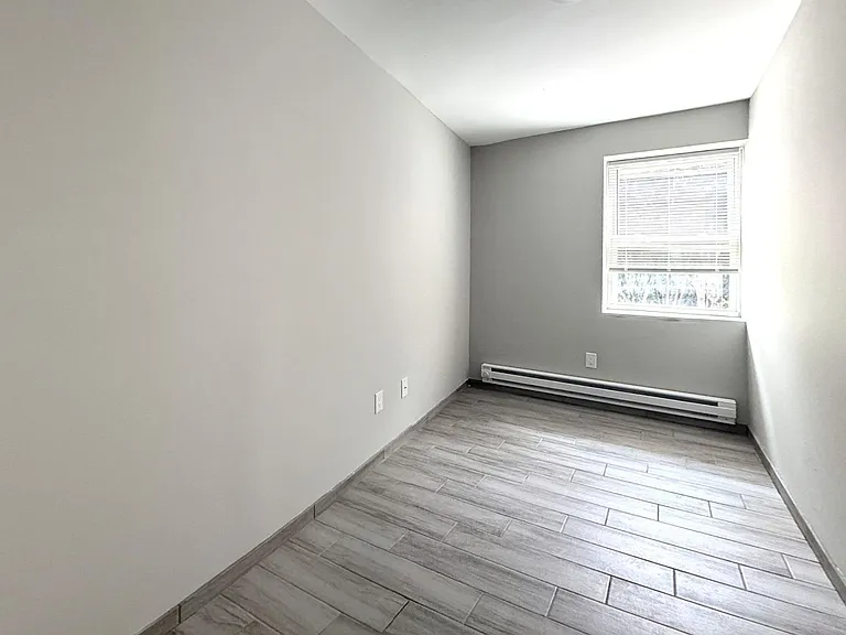 634 May Place — Photo 3