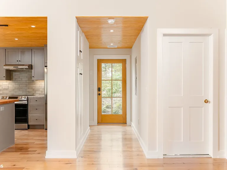 232 W Shore Dr — Photo 15
