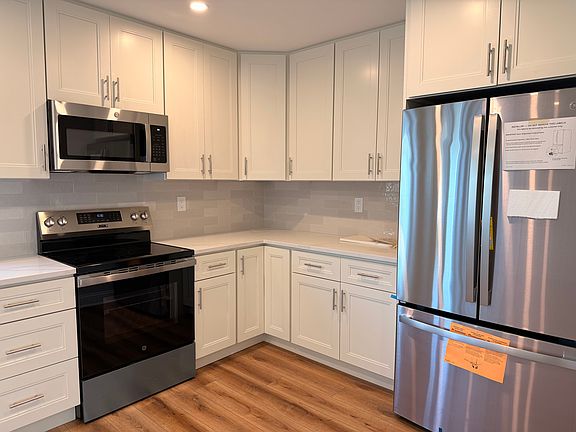3rd image of 142 3rd Ave Floor 2