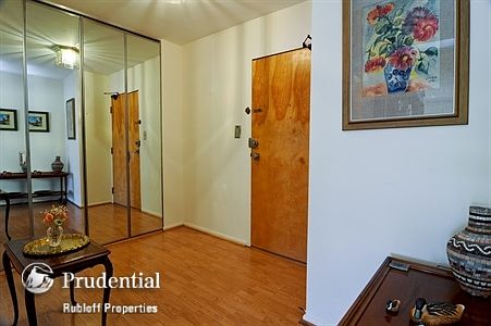 3rd image of 6800 N California Ave APT 4T