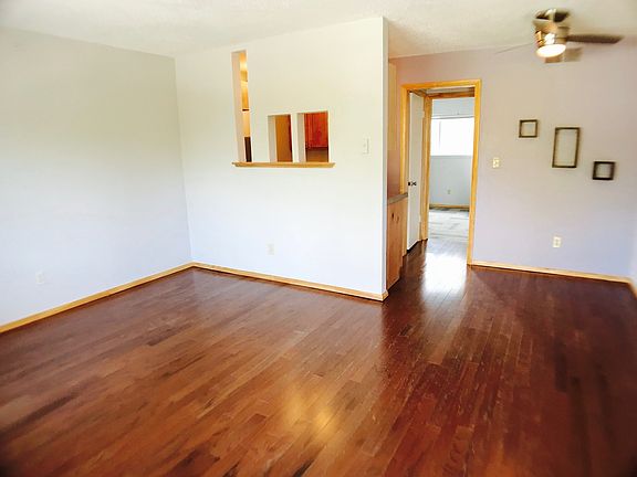 3rd image of 2720 N Robinson Ave APT 202