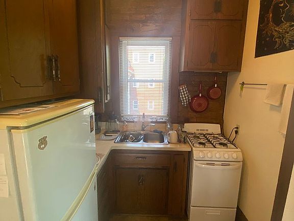 4th image of 1117 W Franklin Ave #201