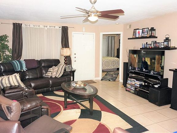 5th image of 345 Lakepointe 103 Dr
