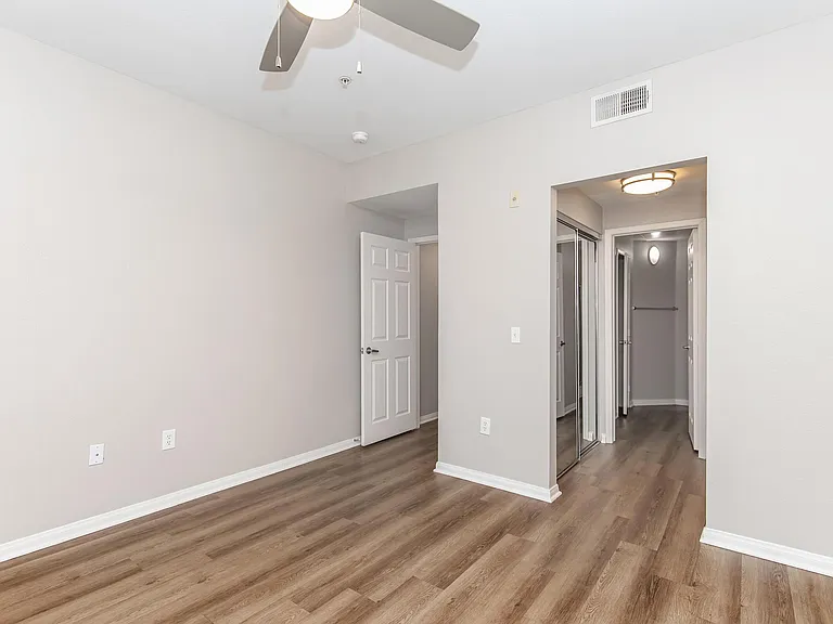 Vista Imperio Apartments — Photo 29