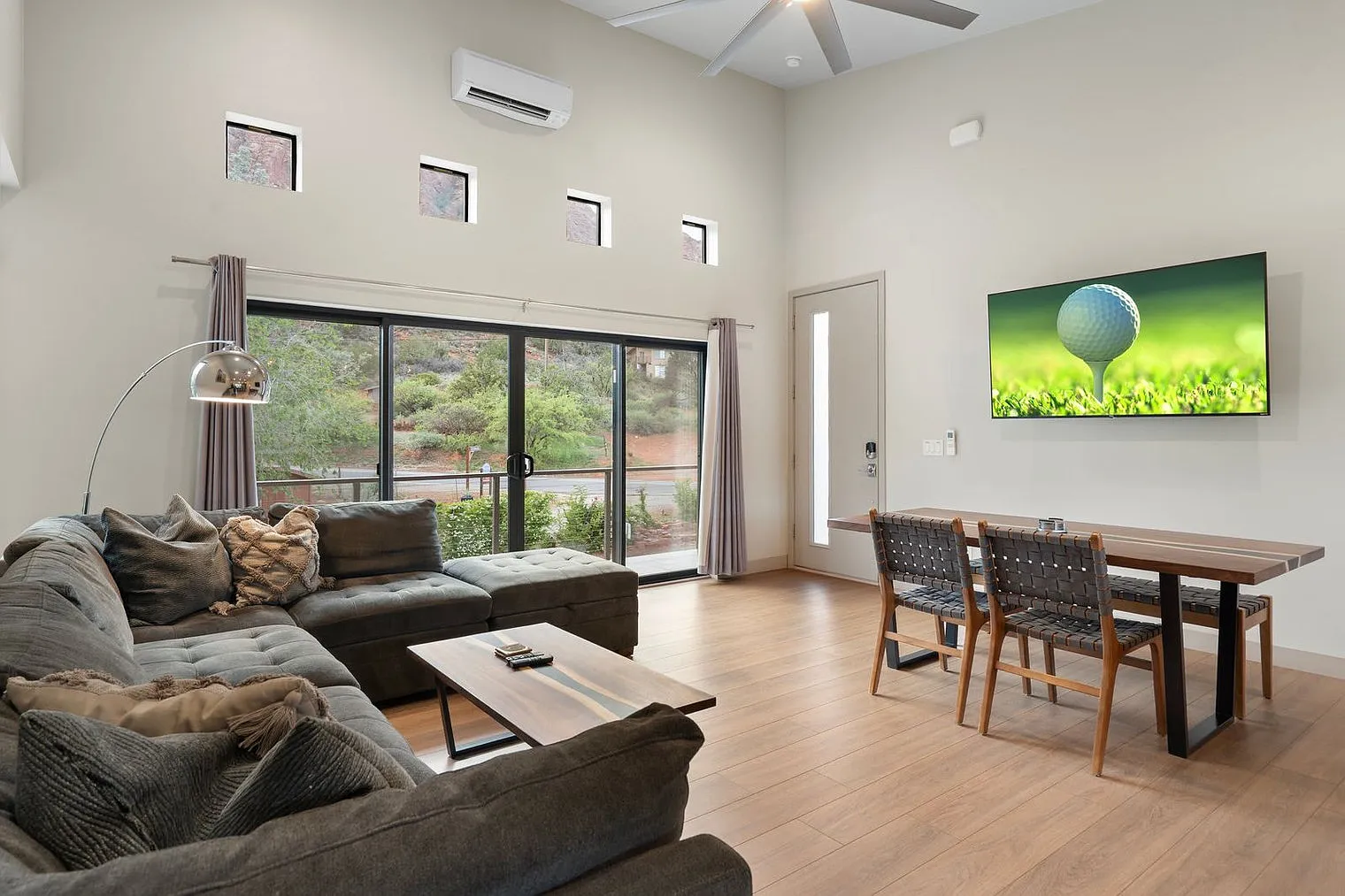 2 bed, 2.0 bath, 990 sqft, $5,782 — Photo 4