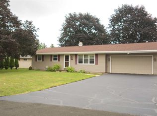 933 Louise Rd, Neenah, WI 54956