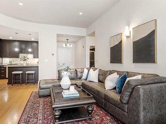3rd image of 7542 Cromwell Dr APT 2B