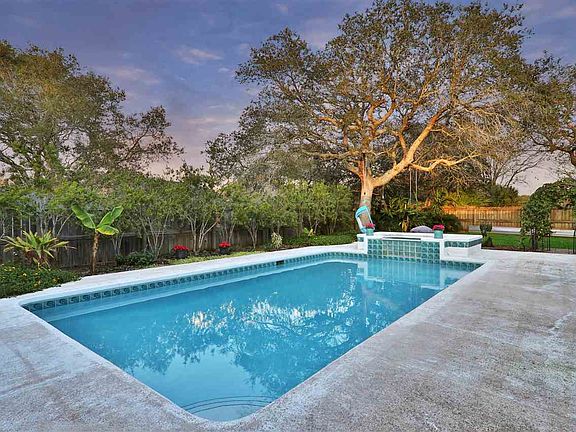 4th image of 12 Marshview Dr