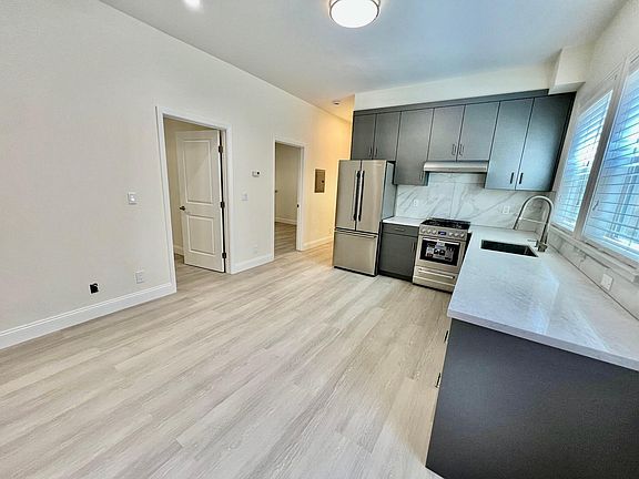 3rd image of 821 Hickory Pl #B