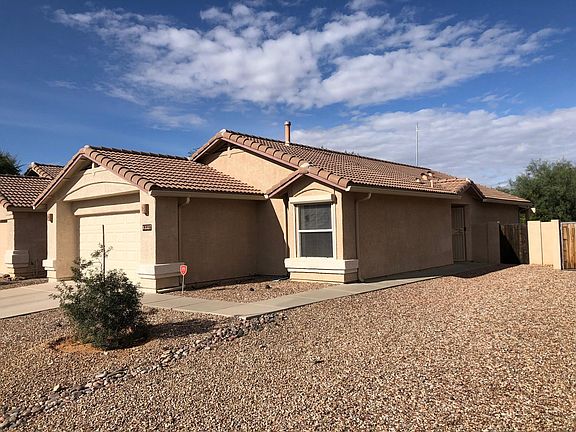 Front yard with entry