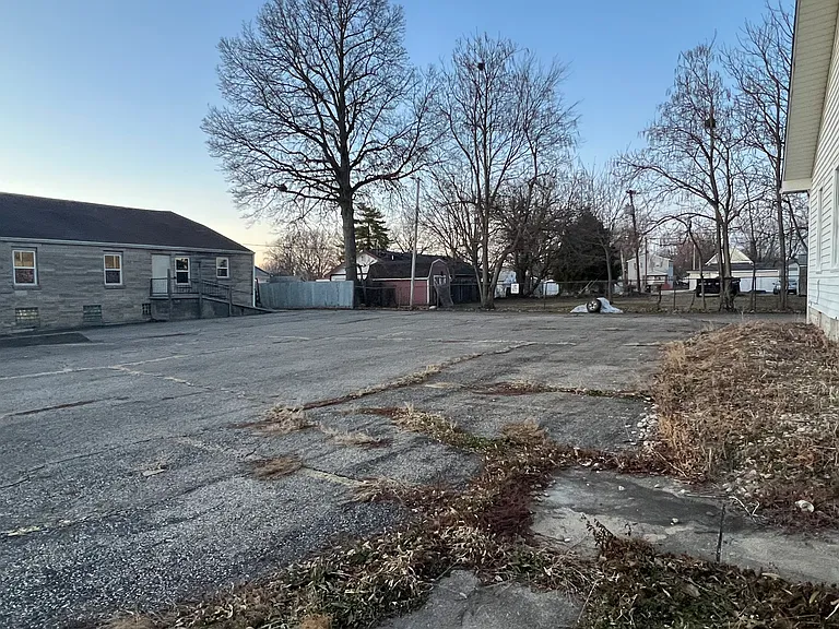 608 W Monroe St — Photo 33