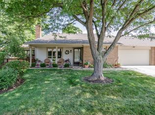 7464 Prairie Lake Dr, Indianapolis, IN 46256