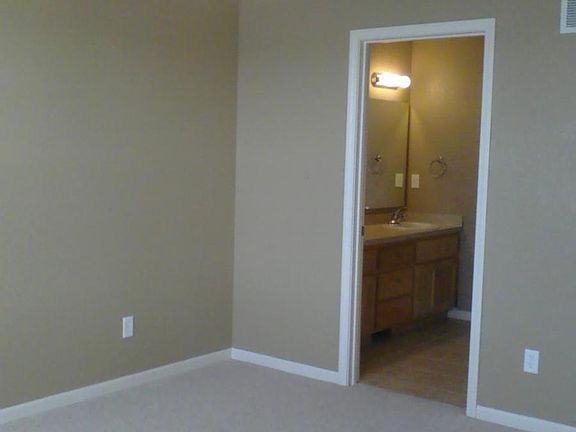 4th image of 2737 Elm Creek Dr